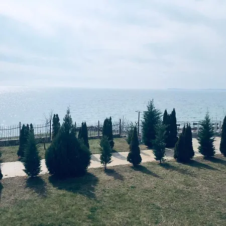 Beautiful Right By The Sea, * Święty Włas