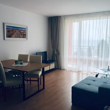 Apartament Beautiful Right By The Sea, *