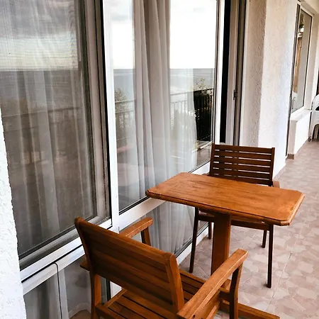 Beautiful Right By The Sea, * Święty Włas