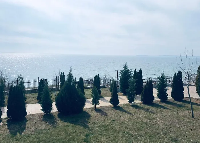 Beautiful Right By The Sea, * Święty Włas