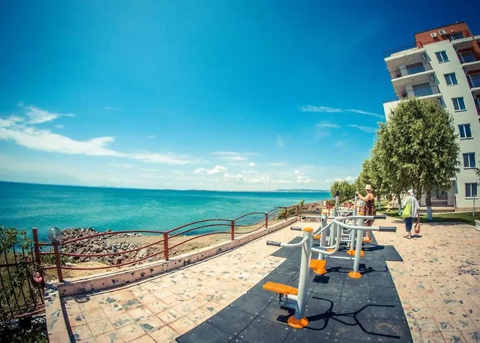 Apartament Beautiful Right By The Sea, *