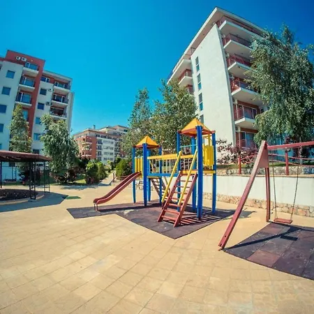 Beautiful Right By The Sea, سفيتي فلاس