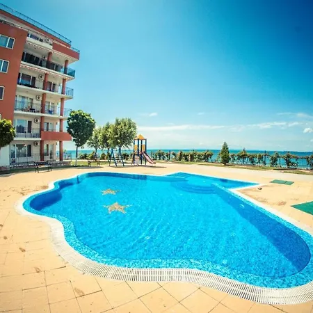 Beautiful Right By The Sea, סבטי ולאס