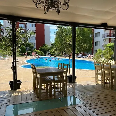 דירה Beautiful Right By The Sea,