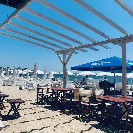 דירה Beautiful Right By The Sea, *