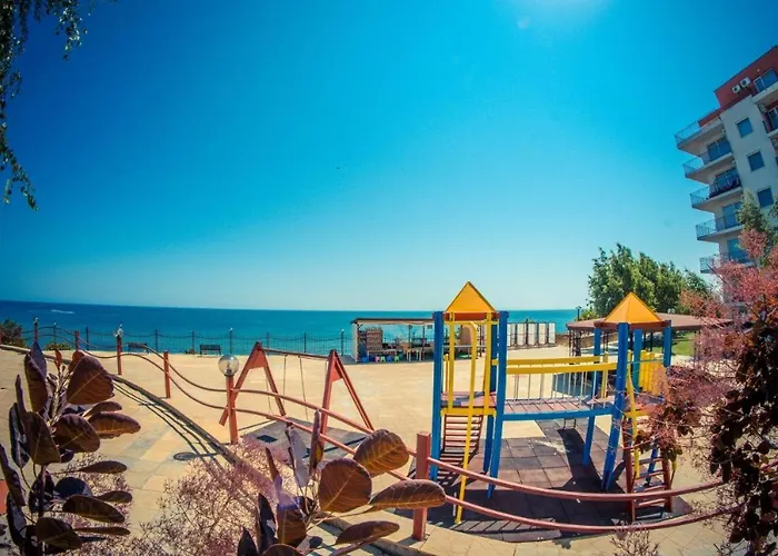 Beautiful Right By The Sea, Апартаменты *