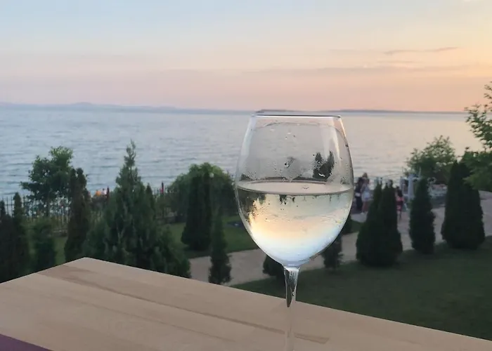 Апартаменты Beautiful Right By The Sea,